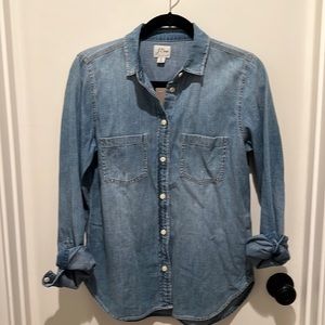 J.Crew chambrey shirt. Women’s size 6.